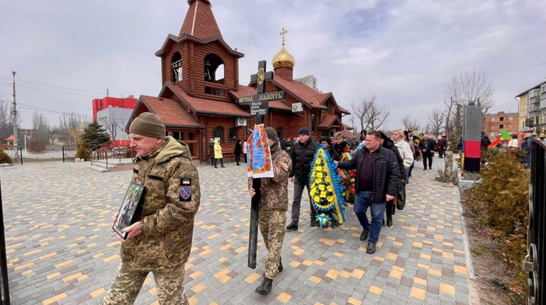У Нікополі в останню путь провели захисника України Андрія Кононова