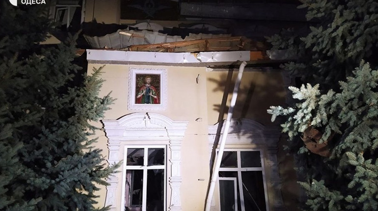 Ракетна атака в Одесі: влучання у будівлю монастиря, чотири людини постраждали
