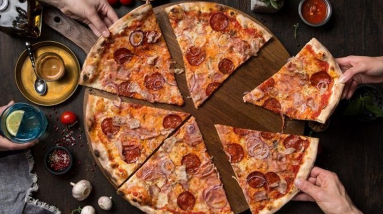 Популярна мережа піцерій «IQ Pizza» шукає піцайоло. Куди звертатися