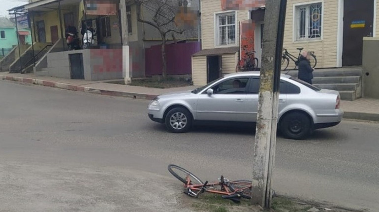 У Балті водій автомобіля "Volvo" збив дитину на велосипеді та втік з місця аварії