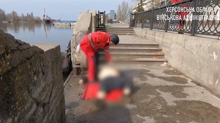 У плавнях біля Херсона двоє мирних жителів потрапили під російський обстріл, один загинув