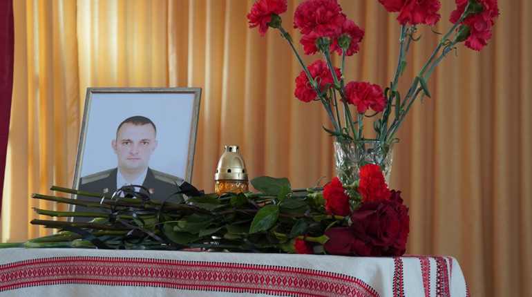 В Барській школі №4 відбувся урок-реквієм "Йому назавжди 37" пам'яті Героя Андрія Каляфіцького