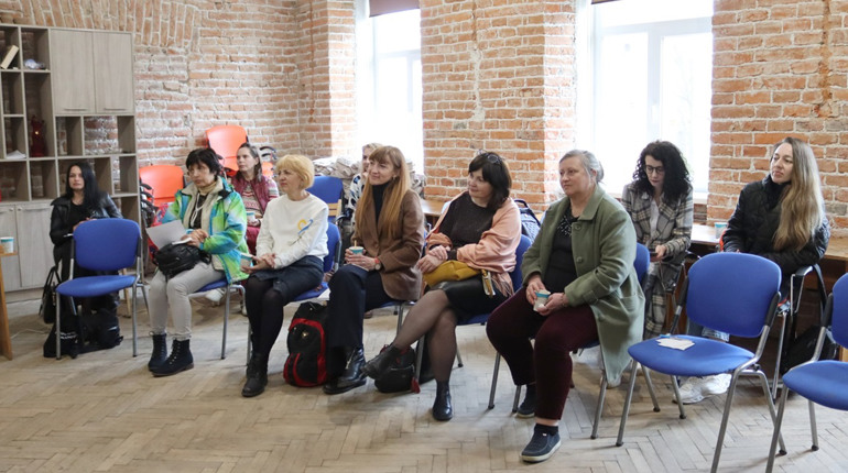 Підтримка психологів, працевлаштування та поселення з тваринами: як можна допомогти переселенцям