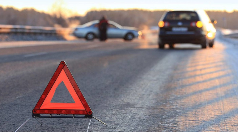Аварія біля смт Хлібодарське: водій пішов на обгін і загинув, у пасажирки іншого авто травми