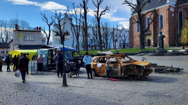 У Дрогобичі виставили знищені на фронті автомобілі та зібрали понад 20 000 грн: на що підуть кошти