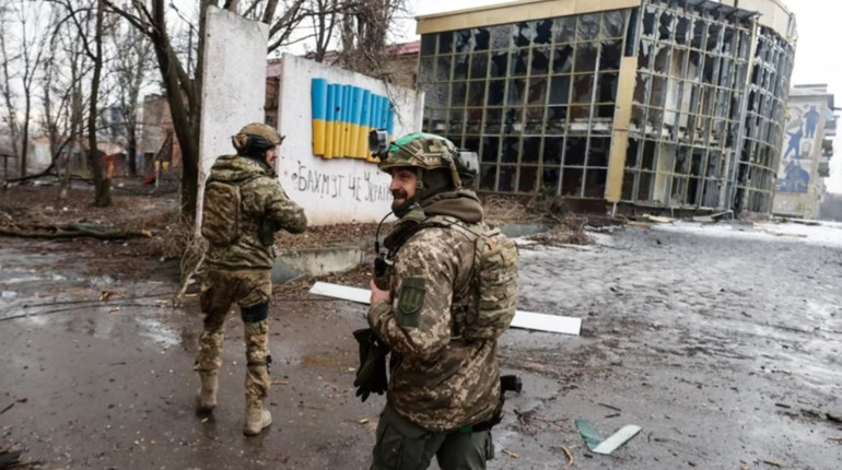 Фортеця Бахмут. Тривають вуличні бої в центрі міста, але про оточення не йдеться