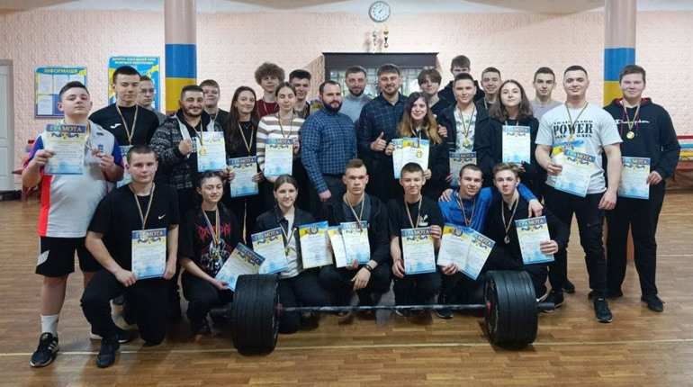 Змагання звягельських силачів на базі ДЮКФП: результати
