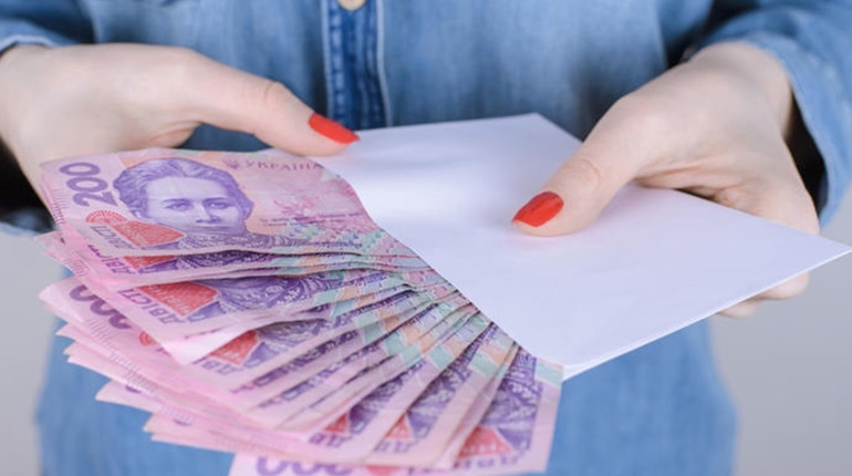 З наступного місяця українцям підвищать зарплату