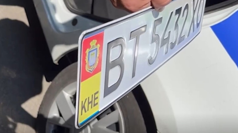 Росіяни продовжують тиснути на автовласників Каховщини