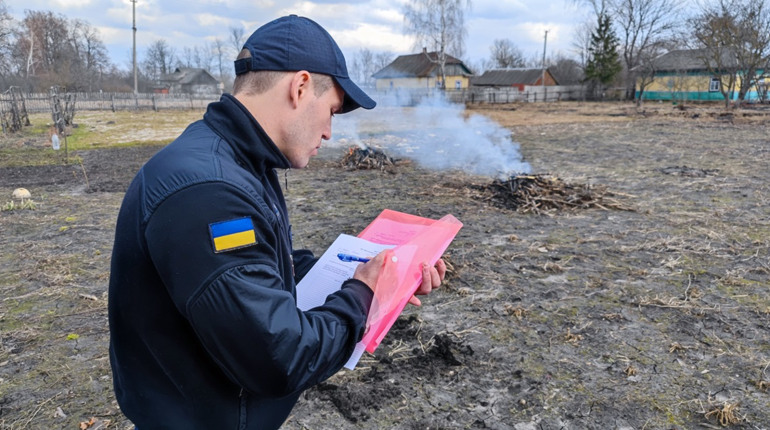 За випалювання сухої трави четверо мешканців Корюківської громади сплатять штрафи по 3060 гривень