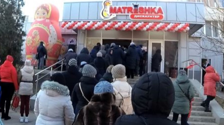 "Озвєрін" замість хлібу. Чому в супермаркетах окупованої Луганщини порожні полиці