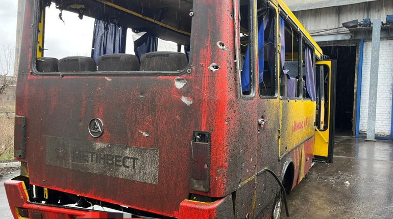 Росіяни обстріляли службовий автобус в Авдіївці: є загибла