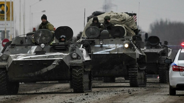Росіяни масово переганяють свою військову техніку до Волновахи та Вугледара. Відео