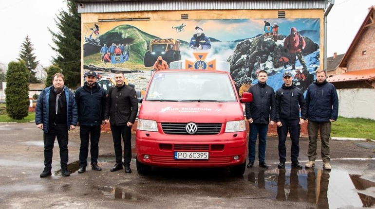 Дрогобицькі рятувальники отримали мікроавтобус для розмінування звільнених територій