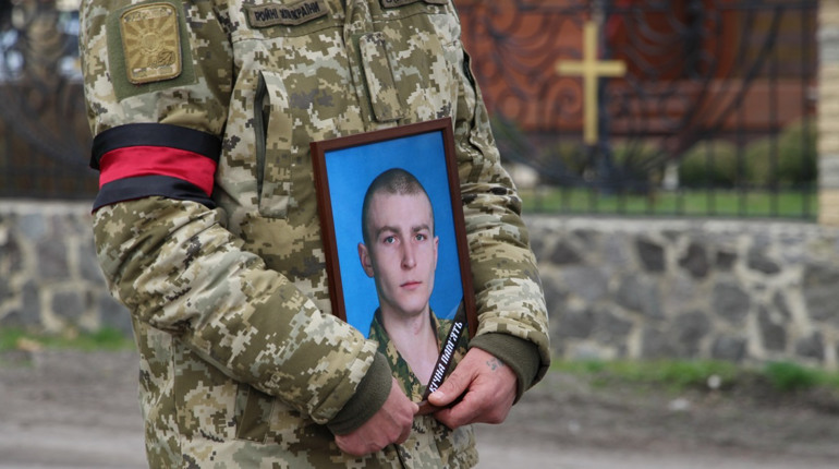 У Гадячі попрощалися із загиблим на Донеччині військовим Юрієм Гладишем