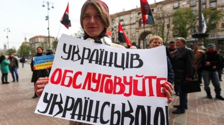 Більше половини звернень про порушення мовного закону стосуються сфери обслуговування