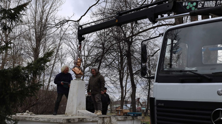 Інститут польської спадщини “Полоніка” відреставрує бюст Адама Міцкевича у Бориславі
