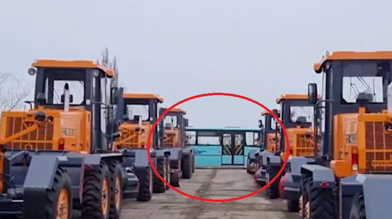 У Генічеську виявлено викрадену з Херсона комунальну техніку та автобуси