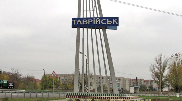 Мешканці Таврійська ховаються від п'яних окупантів