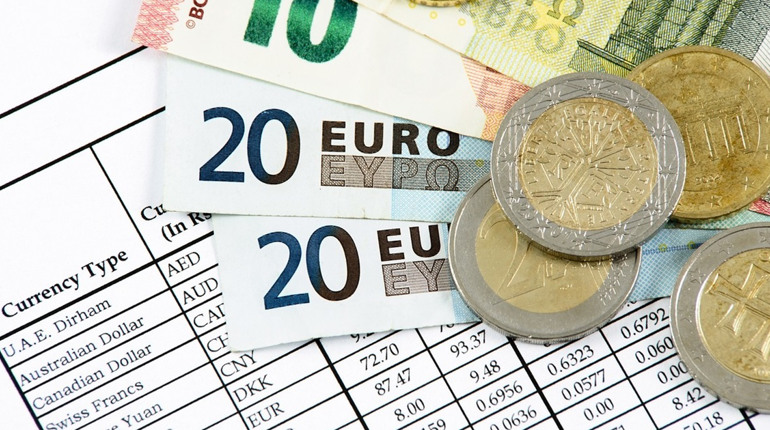 Продати і купити валюту у Первомайську 7 квітня 2023 року: ціна
