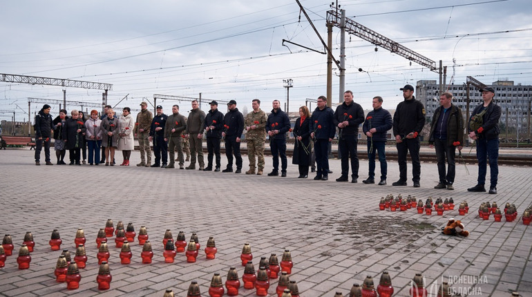 На річницю ракетної атаки по краматоському вокзалі на всіх вокзалах України провели акцію пам'яті