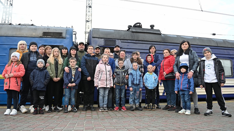 Відпочити від обстрілів куп’янчани поїхали на Рівненщину