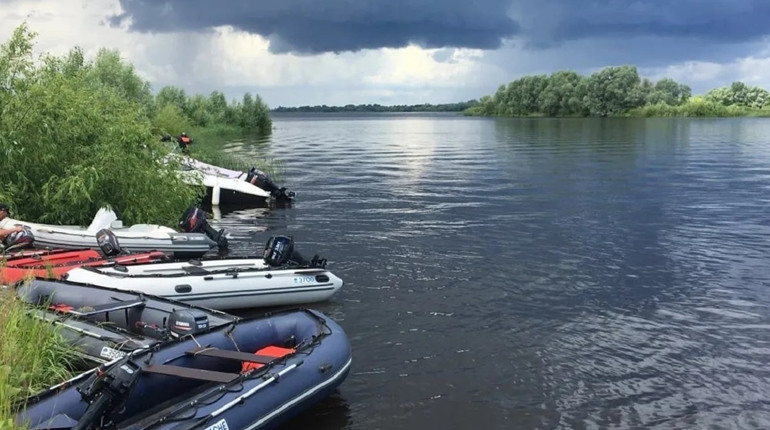 На Херсонщині військові рф скинули з дрона гранату в човен з молодими людьми