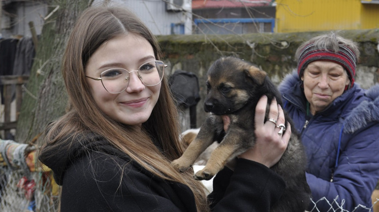 Первомайська гімназія №5 у спілці з БФ «Щаслива лапа» підтримує чотирилапих мешканців міста