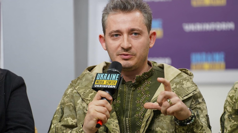 Подаруй книгу на фронт: благодійна акція від українських книгарень