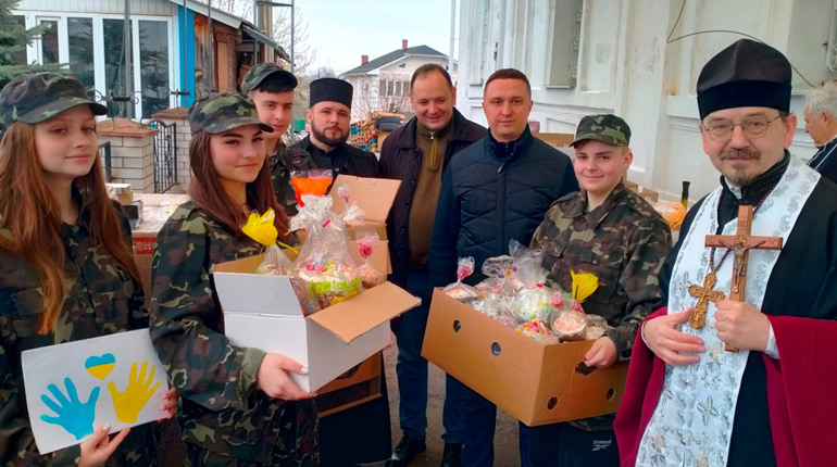 До Великоднього столу нашим Захисникам...