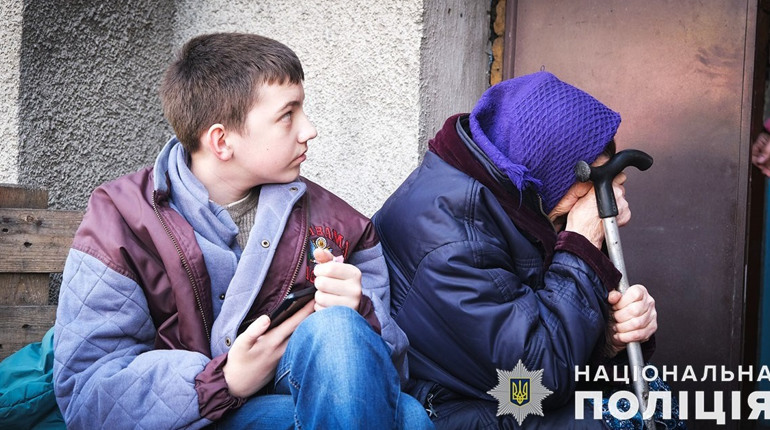Білі Янголи евакуювали з Максимільянівки останню дитину. Скільки дітей залишається в Красногорівці