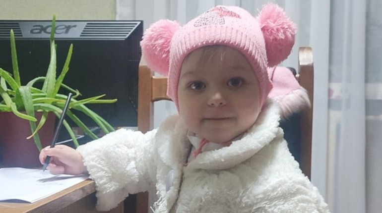Встановили жінку, яка залишила дівчинку в торговельному центрі - це її бабуся