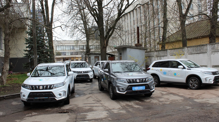 У прифронтові громади Чернігівщини передали п'ять автівок від ЮНІСЕФ