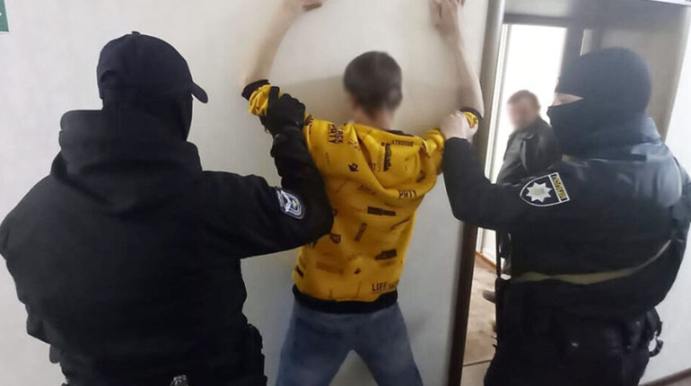 Мешканець Конотопа вкрав у жінки майже мільйон гривень