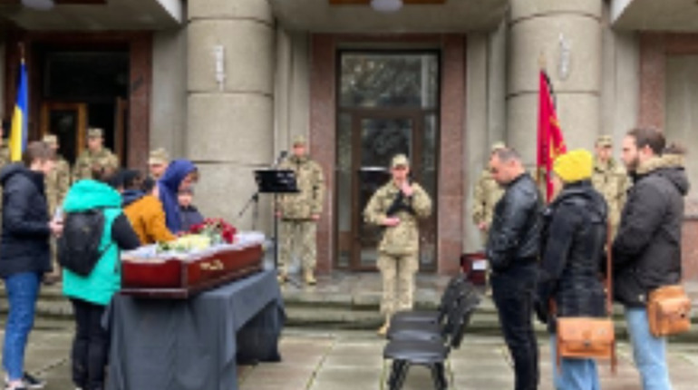 Героя з Каховки поховали в Одесі