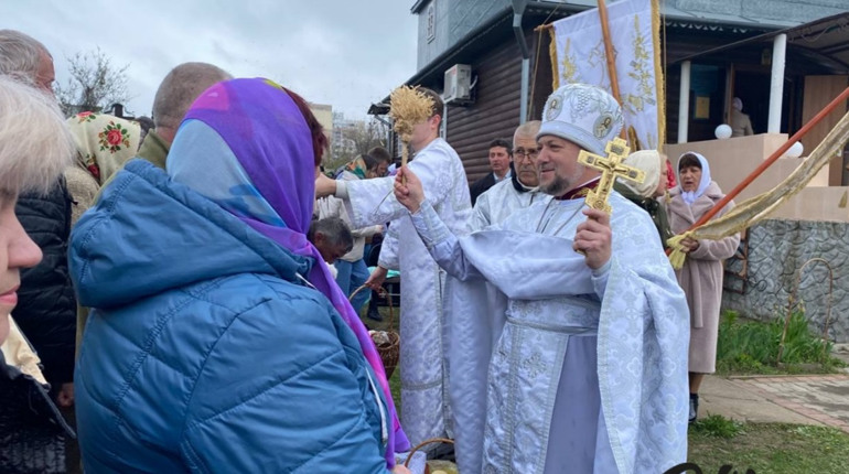 В Южному віряни освятили великодні кошики (ФОТО)