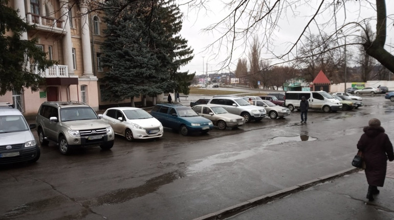 Виконком у Первомайську визначив, хто у громаді відповідає за надання послуг із паркування
