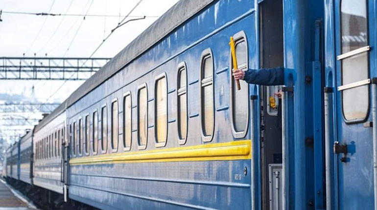 Провідник Укрзалізниці перевозив ухилянтів за кордон у вентиляційній системі вагона
