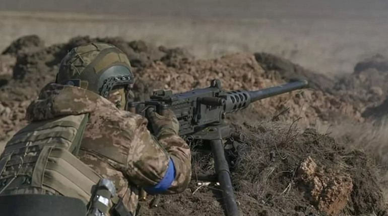Ситуація в Бахмуті: бої йдуть у районі залізничної станції, підірвано Народний дім культури