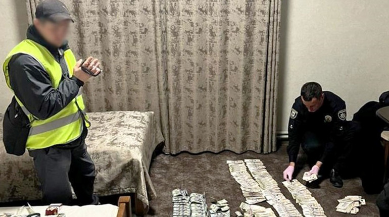 Зловмисник із Конотопа вдарив жительку Мени по голові та забрав у неї майже мільйон гривень