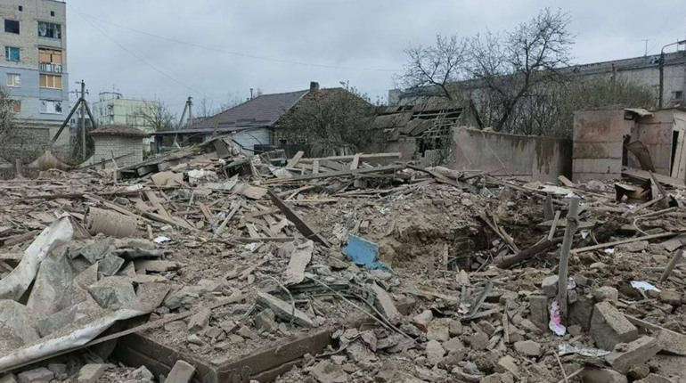 Військові РФ вгатили бомбою по приватному сектору в Оріхові