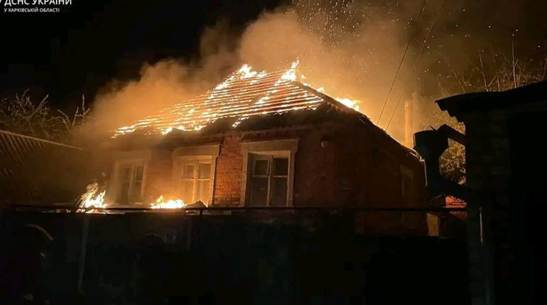 Внаслідок обстрілу сталася пожежа у житловому будинку міста Купʼянськ