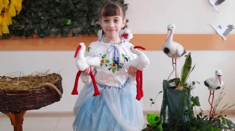 Лелека - символ Перемоги: тростянецькі школярі започаткували челендж і допомагають захисникам