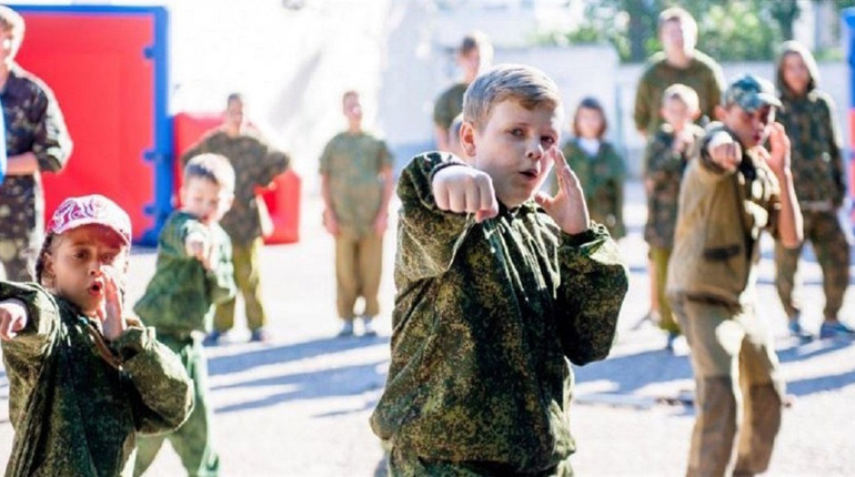 У Криму росіяни облаштували "військово-патріотичні" табори та запрошують туди дітей з ТОТ