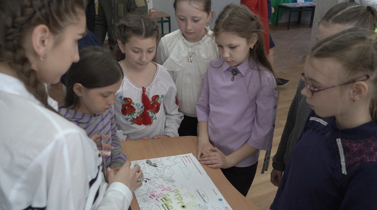 Учні Білківської школи отримали від ДСНС-ників гру та вивчають правила безпеки в інтерактивній формі