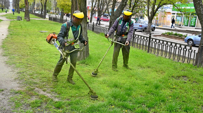 «Нікопольводоканал» та «Паркове господарство» шукають працівників: які вакансії та умови