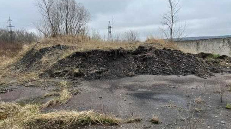 Можуть забруднити ґрунтові води: Держекоінспекція застерігає щодо зберігання гудронів у Дрогобичі