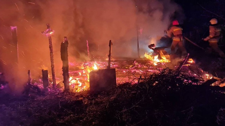 У Первомайську була пожежа: горіли господарчі споруди на вулиці Гуцаленка
