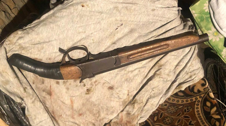 На Дубровиччині вилучили канабіс та рушницю