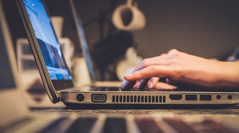 "Слуги народу" пропонують карати на 7 років за фейкові акаунти, що поширюють брехню на шкоду державі